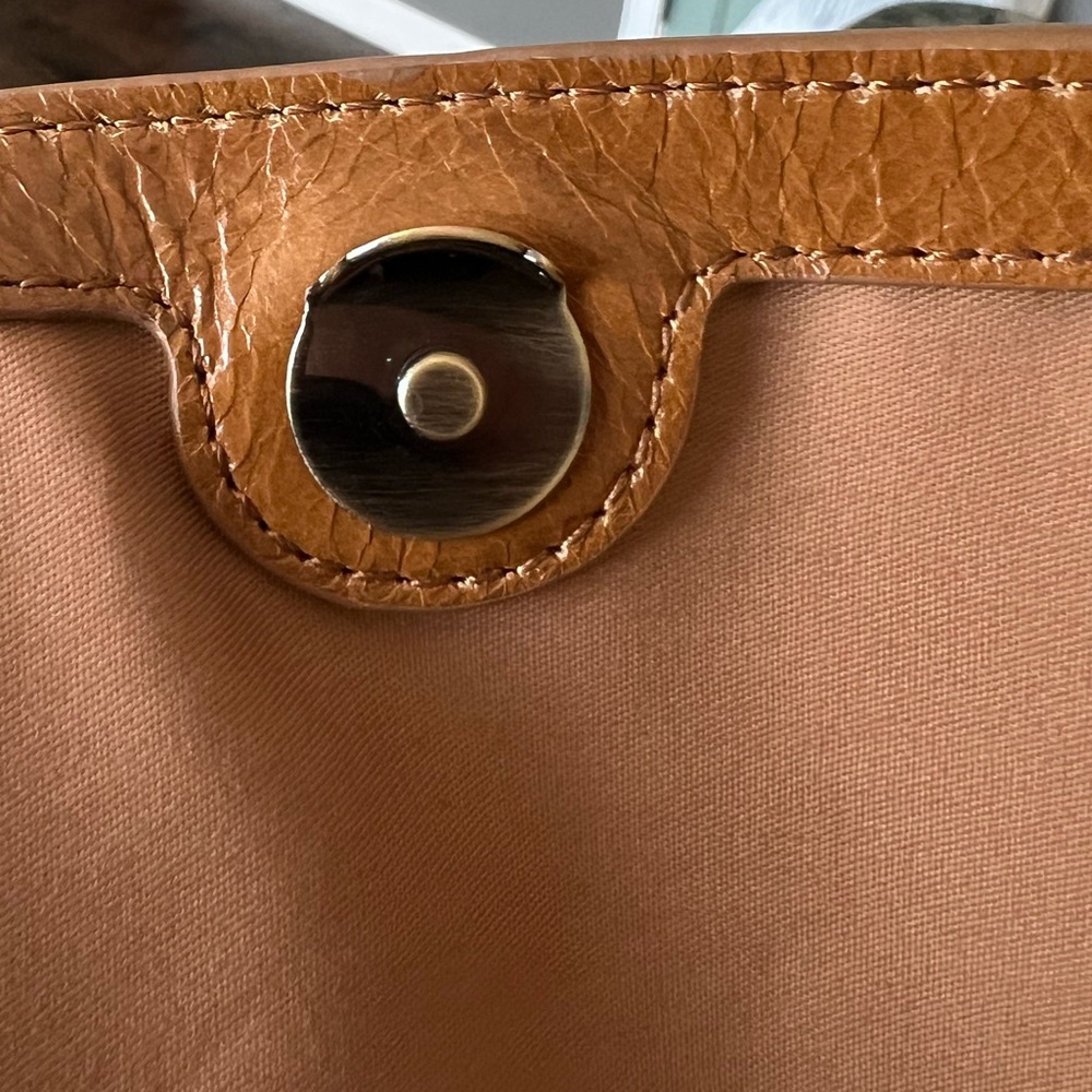 HOBO Meter Crossbody Bag - Picture 9 of 16